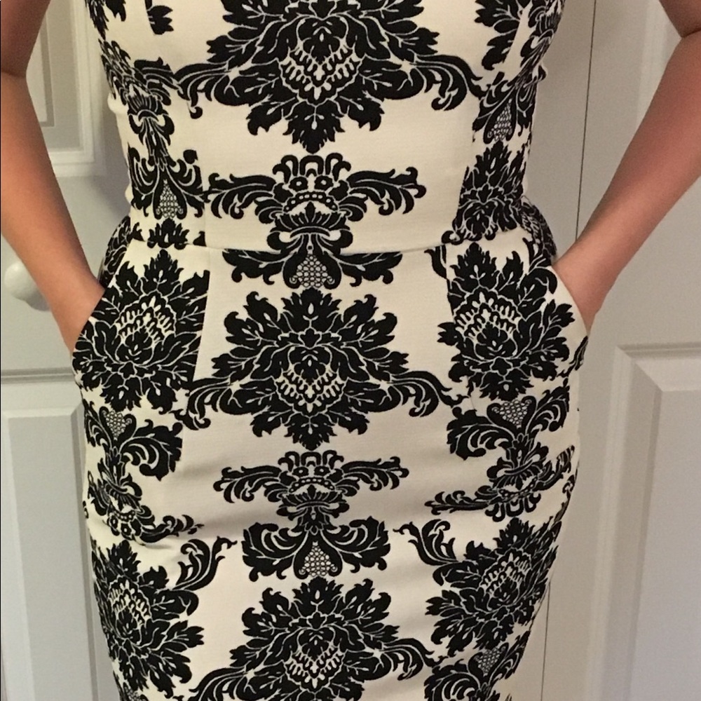 ✨ Damask strapless body con dress